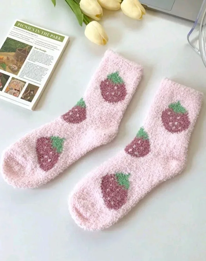 Medias rosa con diseño de flutales