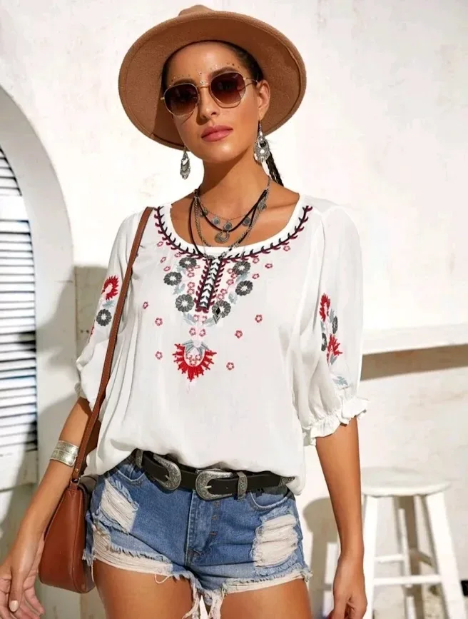 Blusa para dama color blanco con diseño de bordado