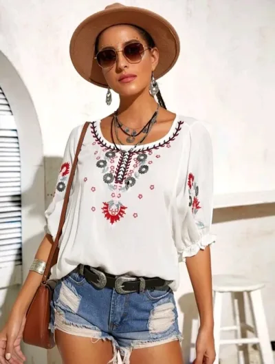 Blusa para dama color blanco con diseño de bordado