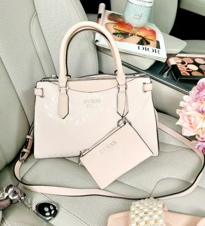 Bolso Guess para dama color rosa