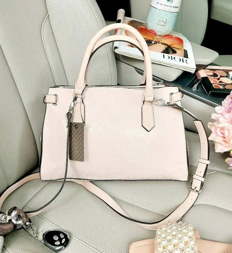 Bolso Guess para dama color rosa
