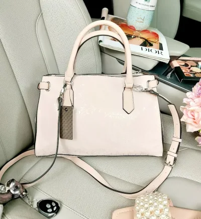 Bolso Guess para dama color rosa