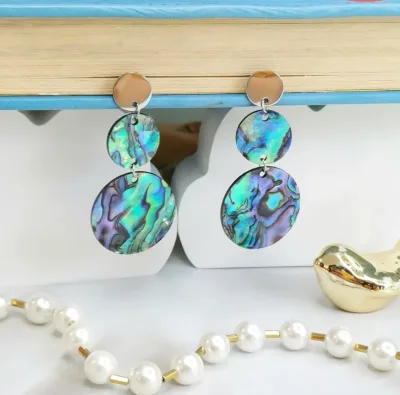 Aretes de conchas multicolor