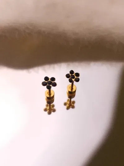 Aretes para dama de acero inoxidable con diseño de flor