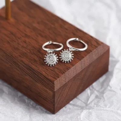 Aretes con baño de plata diseño de girasol