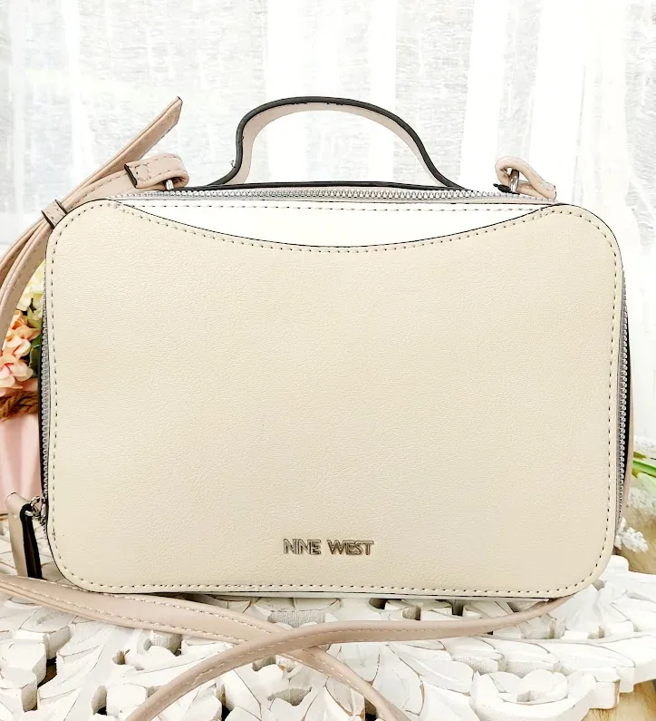 Bolso Nine West para dama color beige y blanco