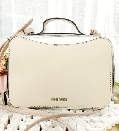Bolso Nine West para dama color beige y blanco