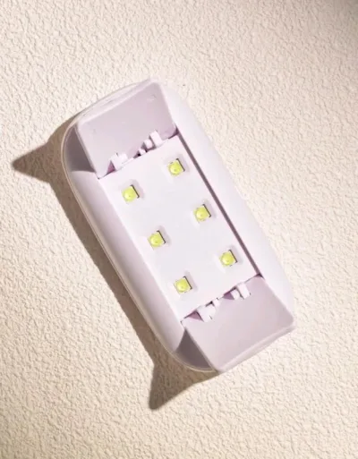 Lampara para uñas color blanco