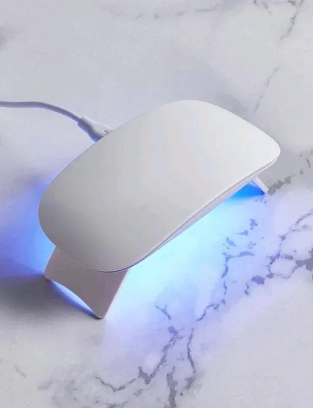 Lampara para uñas color blanco
