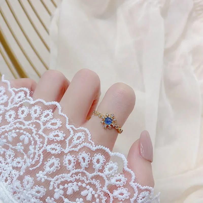 Anillo de fantasía con diseño de flor.