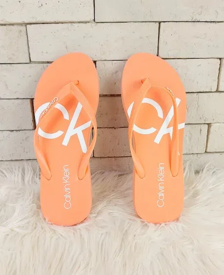 Sandalias Calvin Klein para dama color rosa.