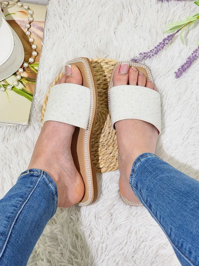 Sandalias para dama Qupid color blanco