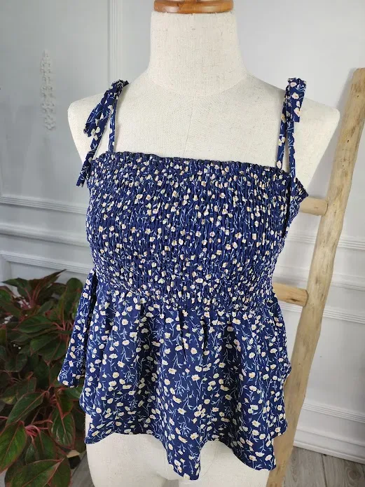 Blusa para dama color azul con diseño floral