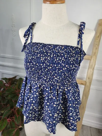 Blusa para dama color azul con diseño floral