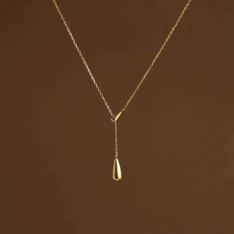 Collar de acero de titanio para dama color dorado