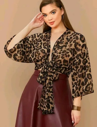 Blusa con estampado de leopardo