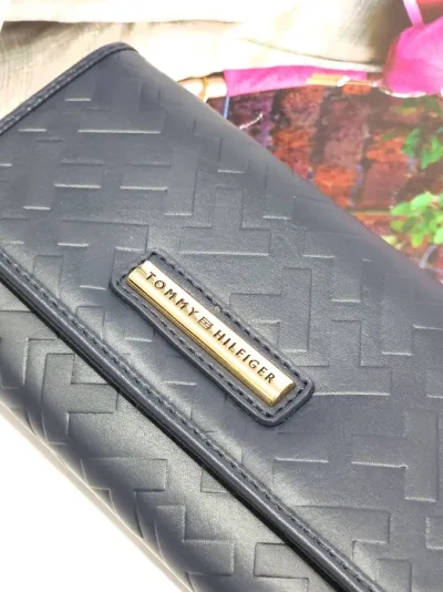 Cartera Tommy Hilfiger para dama