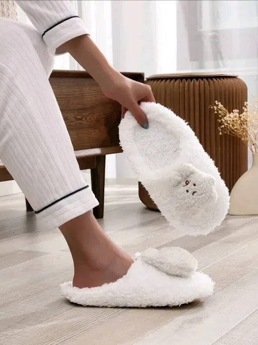 Pantuflas para dama color blanco con diseño estrella