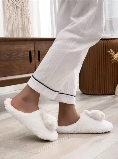 Pantuflas para dama color blanco con diseño estrella