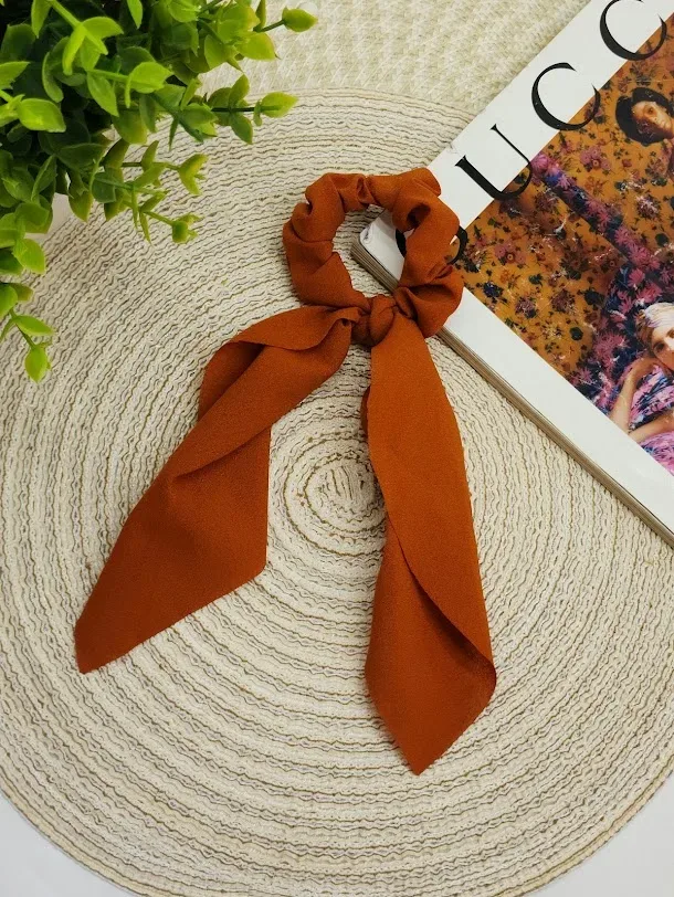 Cola con tiras color bronce