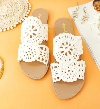 Sandalias para dama color beige y blanco