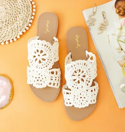 Sandalias para dama color beige y blanco