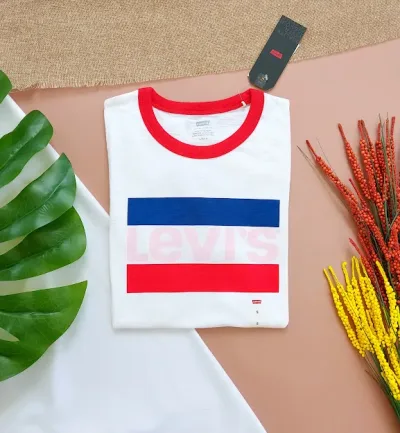 Camiseta Levi´s para dama color blanco logo azul y rojo