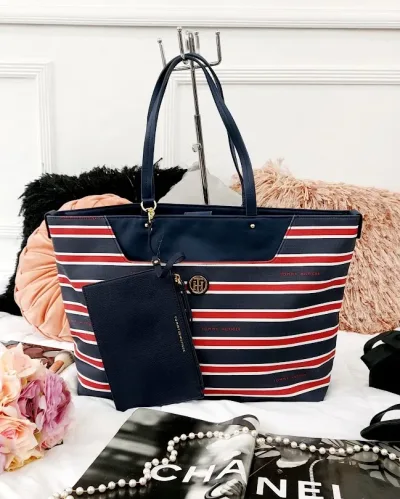 Bolso Tommy Hilfiger para dama diseño a rayas multicolor
