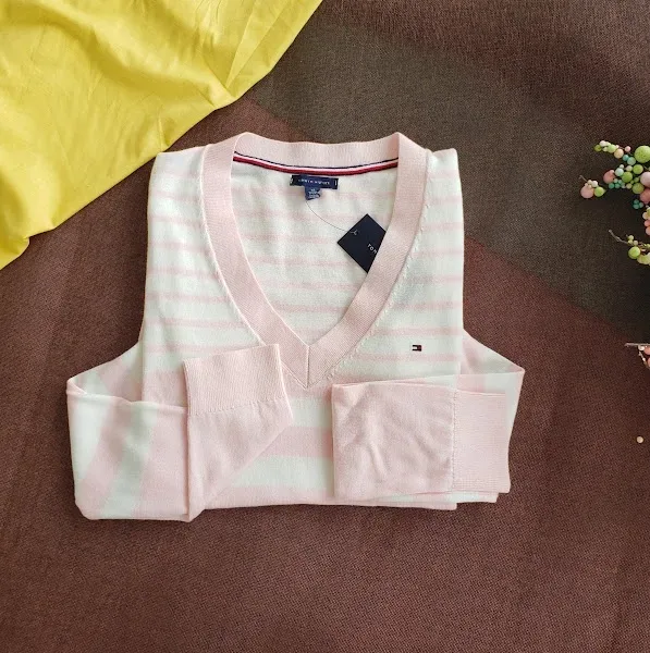 Sueter Tommy Hilfiger para dama color rosado con blanco