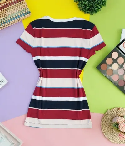 Camiseta Tommy Hilfiger para dama diseño a rayas color blanco