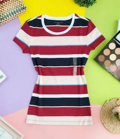 Camiseta Tommy Hilfiger para dama diseño a rayas color blanco