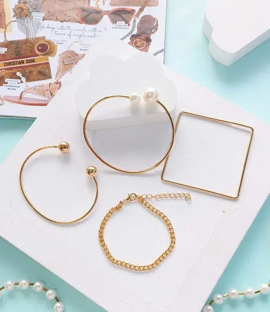 Set de pulseras de fantasía para dama color dorado