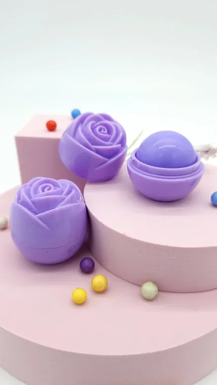Bálsamo labial para dama aroma a rosas