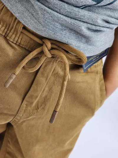 Jogger Cambridge Polo Club para niño color caramelo