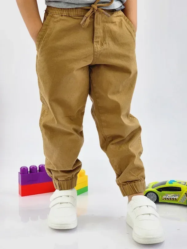 Jogger Cambridge Polo Club para niño color caramelo