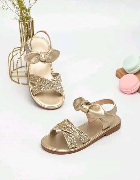 Sandalias para niña color dorado