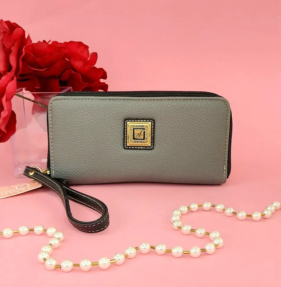 Cartera Stone Mountain Usa para dama color gris