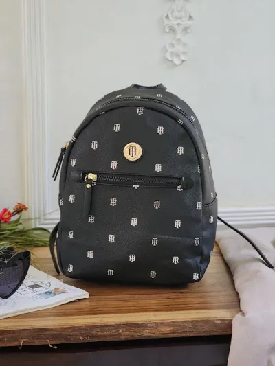 Bolso Tommy Hilfiger para dama 69J9640-00IEB8 COLOR NEGRO