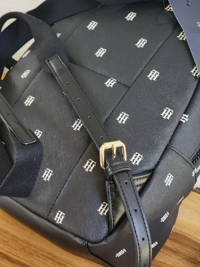 Bolso Tommy Hilfiger para dama 69J9640-00IEB8 COLOR NEGRO