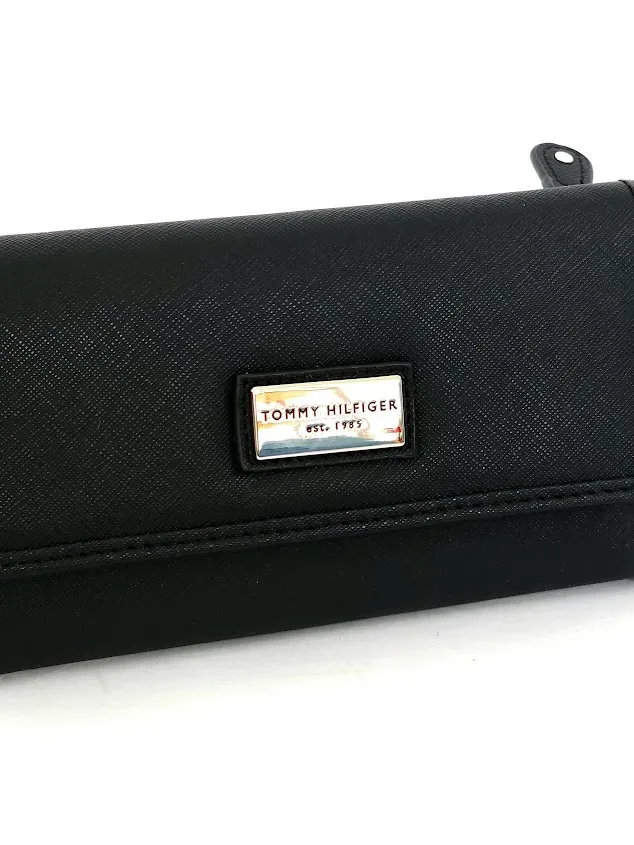 Cartera Tommy Hilfiger para dama color negro.