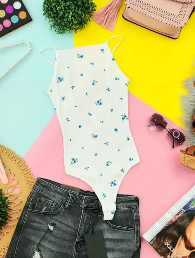 Body H Y M para dama color blanco con estampado de flores