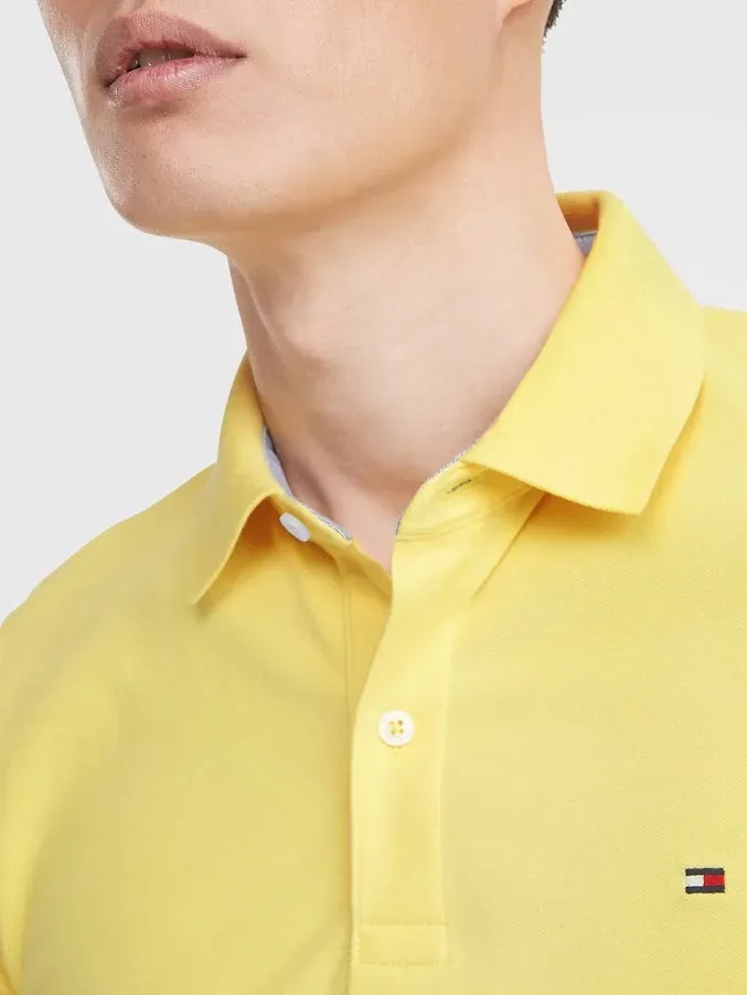 Camiseta Tommy Hilfiger Slim Fit para caballero color amarillo