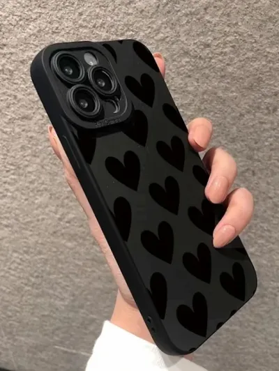 Funda para celular color negro diseño de corazones