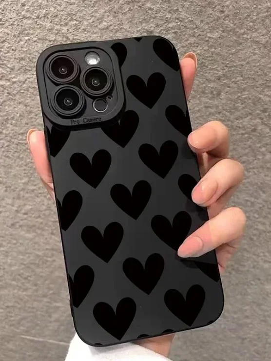 Funda para celular color negro diseño de corazones