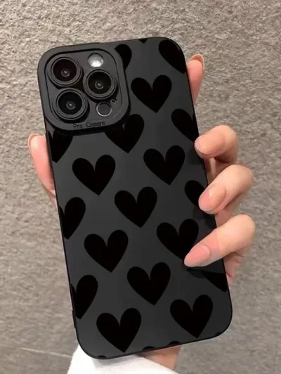 Funda para celular color negro diseño de corazones