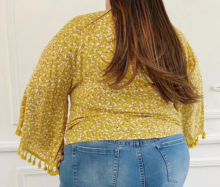 Blusa para dama color amarillo con estampado floral