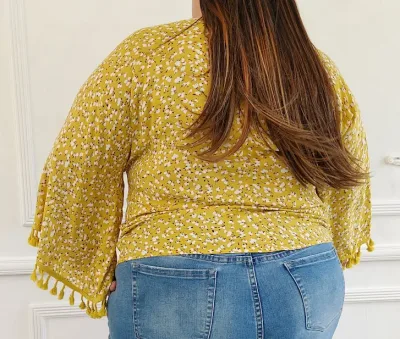 Blusa para dama color amarillo con estampado floral