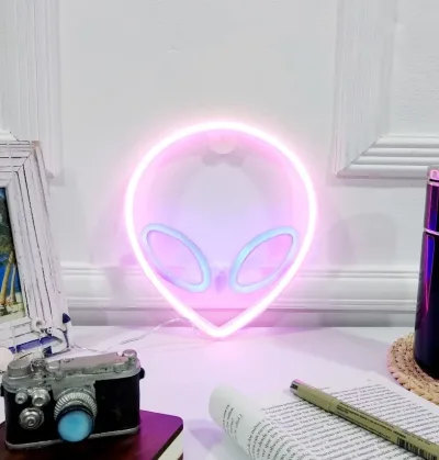 LED decorativa alámbrica USB y batería diseño de alien