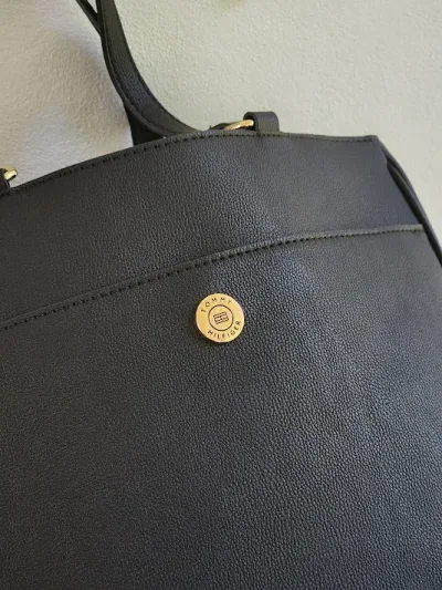 Bolso Tommy Hilfiger para dama 69JA9I5-00IUBI COLOR NEGRO