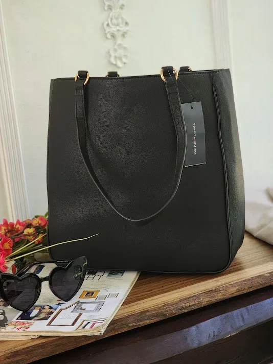 Bolso Tommy Hilfiger para dama 69JA9I5-00IUBI COLOR NEGRO